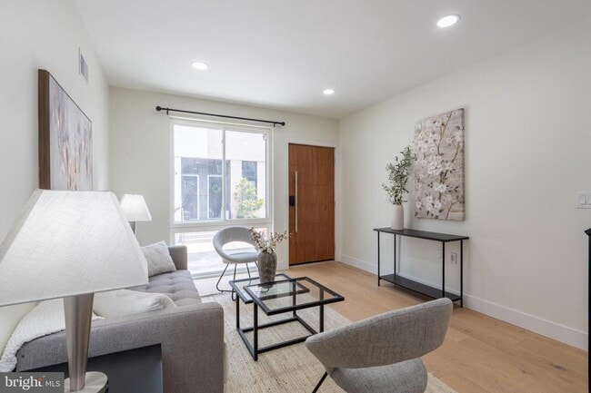 Building Photo - WOW brand new with Deck