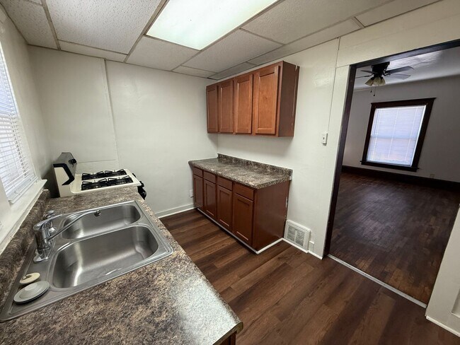 Building Photo - 4-Bedroom Home Near Downtown Jackson