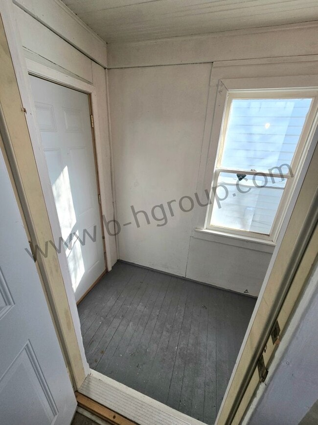 Building Photo - 821 48th St