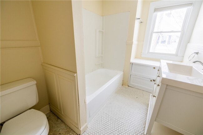 Building Photo - 297-303-303 Dartmouth St