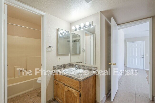 Building Photo - 16657 E Gunsight Dr