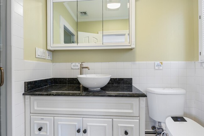 Building Photo - 10 Stonewood Dr