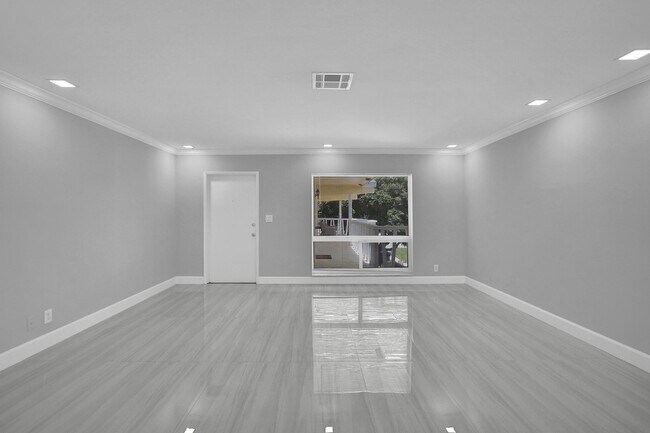 Building Photo - 2755 NE 28th Ave