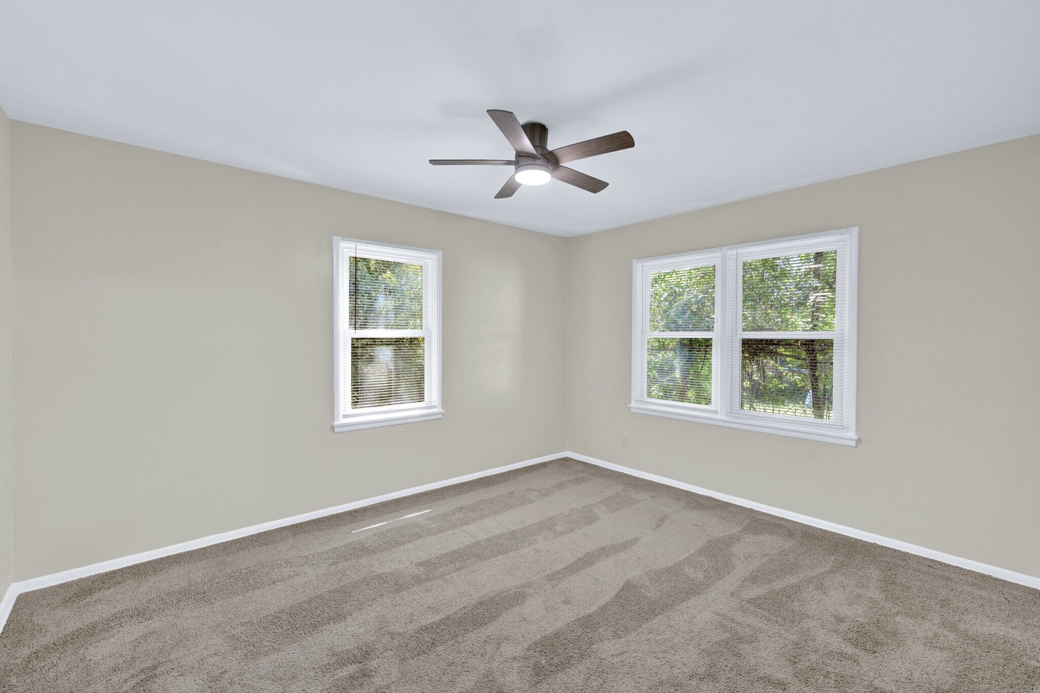 Building Photo - 4014 Sun Valley Dr
