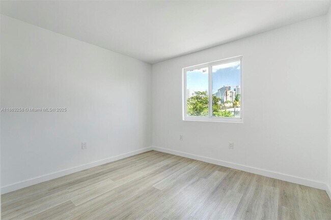 Building Photo - 620 SW 10th St