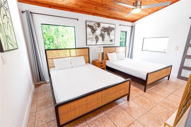 Building Photo - 222 N Tradewinds Ave