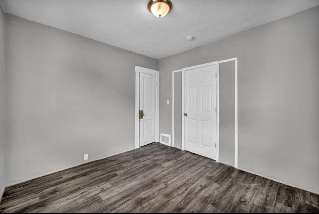 Building Photo - 4105 E 64th St