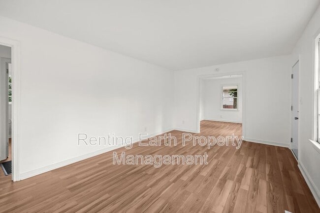 Building Photo - 933 T St