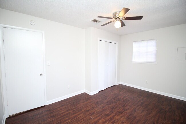Building Photo - Hamilton Bridge Estates 3BR Brick Home Near Hwy 90, No Carpet & Open Living Space