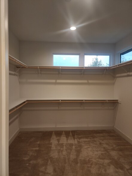 Building Photo - 337 W Phelps Dr