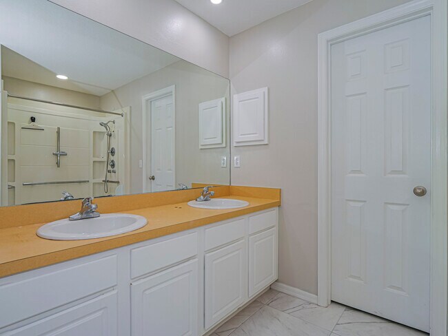 Building Photo - 105 Briarcliff Cir