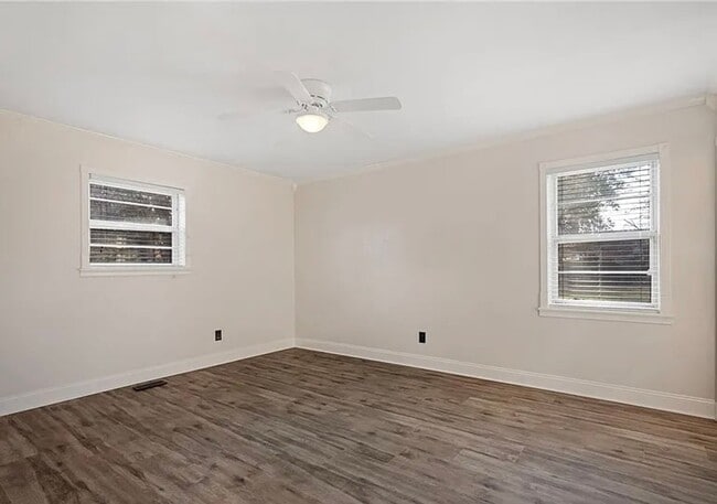 Building Photo - 3 bedroom 2 bath house