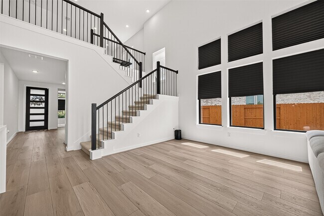 Building Photo - 29746 Burcreek Ln