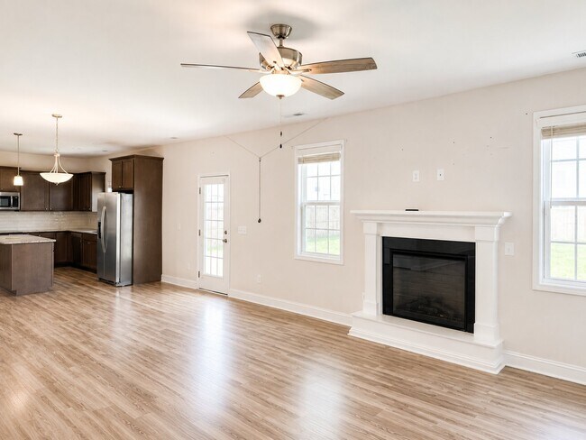 Building Photo - 2120 Lunsford Dr