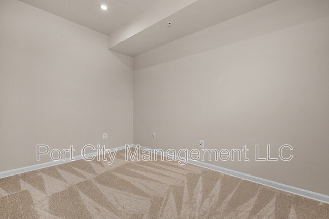 Building Photo - 133 S Macon St.