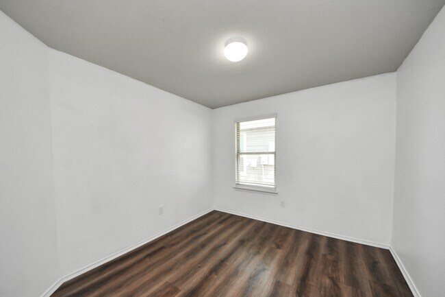 Building Photo - 2710 Lapwing Dr.