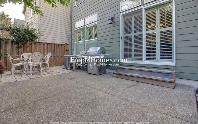 Building Photo - Luxury Four Bedroom Home in King City!