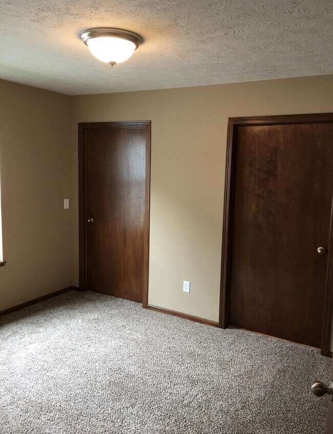 Building Photo - Home in Excellent Family Neighborhood
