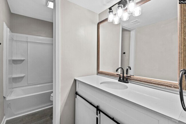 Building Photo - 1 Low Hill Ln