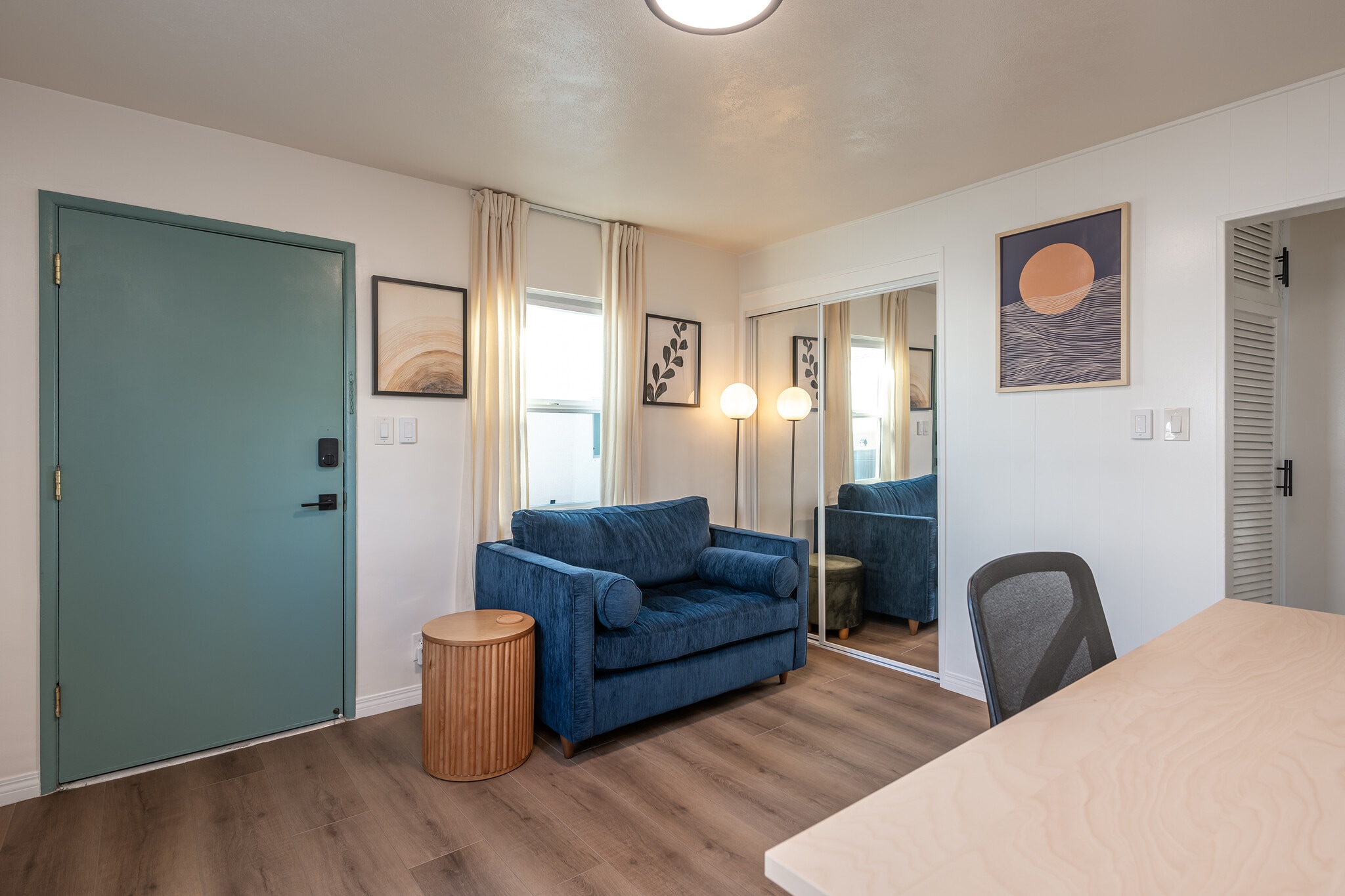 Den/Office, downstairs Easy backdoor access and extra closet space *lounge chair has pullout twinbed - 4746 W 159th St