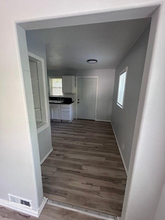 Building Photo - 7534 Blanding Dr