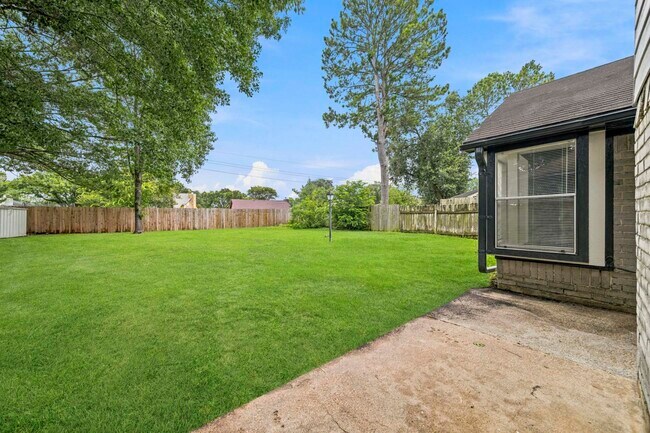 Building Photo - 22039 Rivermead Dr