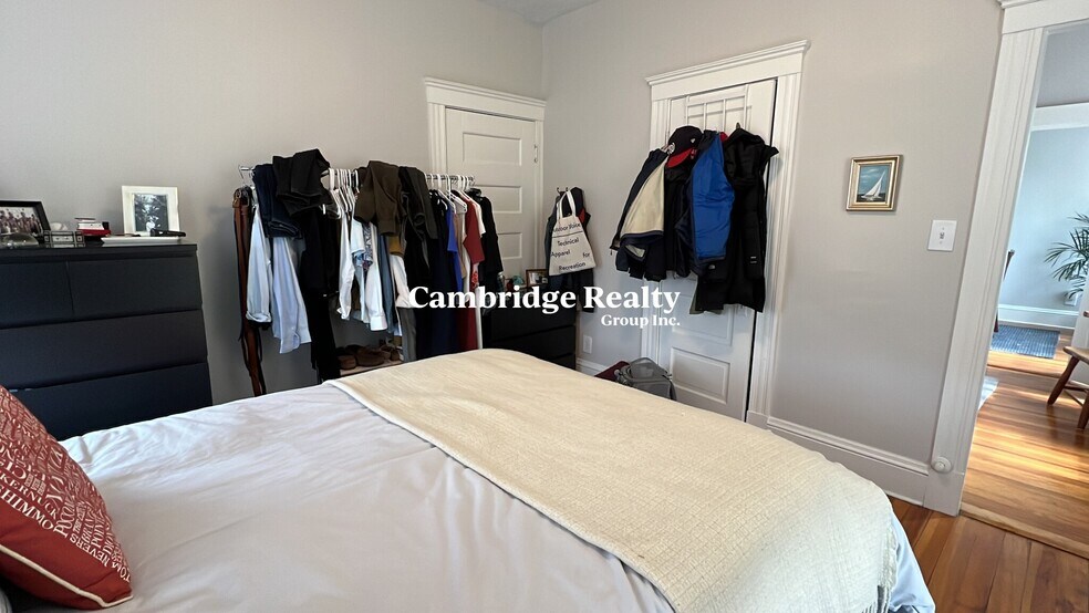 Building Photo - 96 Columbia St