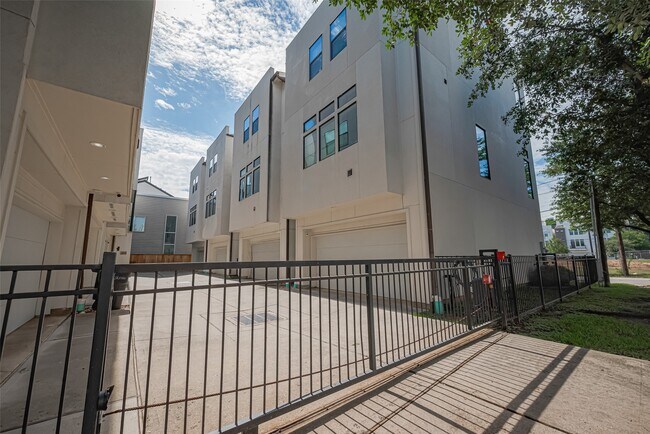Building Photo - 1622 Ovid St