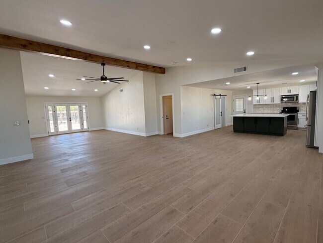 Building Photo - Cave Creek Horse Property
