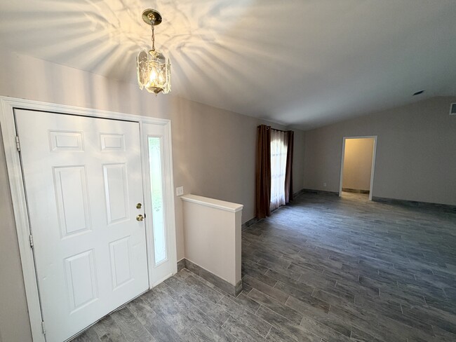 Building Photo - 64 Welling Ln