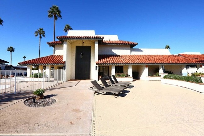 Building Photo - 5804 N Scottsdale Rd