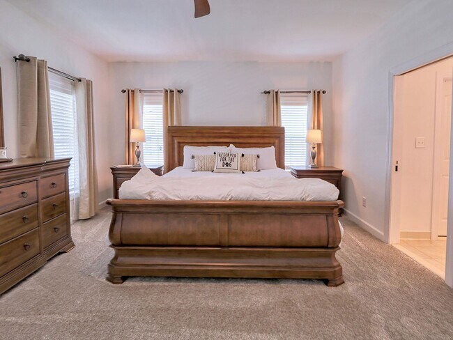 Building Photo - Spacious 3BR / 3.5BA Single family home • 2,500 Sq Ft • Baywood
