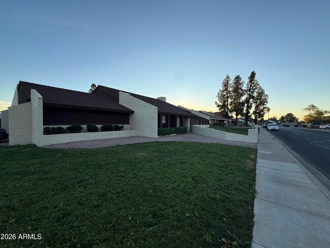 Building Photo - 1753 E Gable Ave