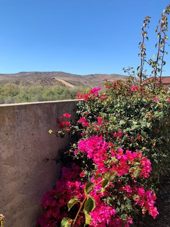 Building Photo - **Senior Community 55+ and Older** Large Home with Views!