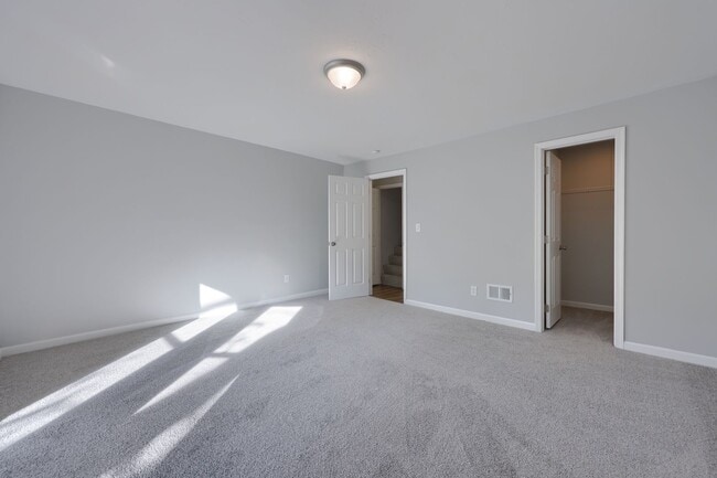 Building Photo - Beautifully Remodeled 5 Bed/1.5 Bath Townhouse-York City SD