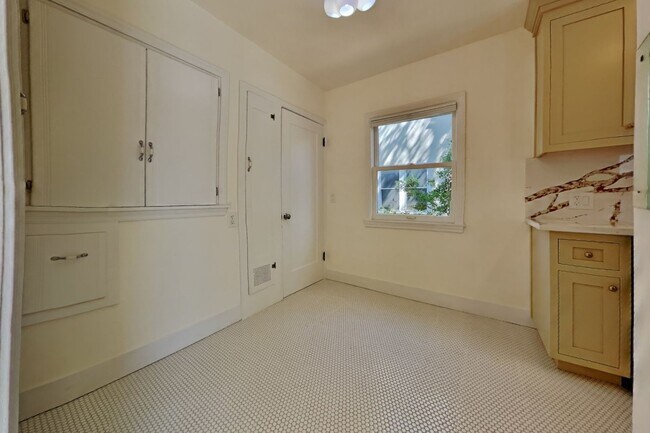 Building Photo - Charming Land Park Cottage – A Hidden Gem in the Heart of the City