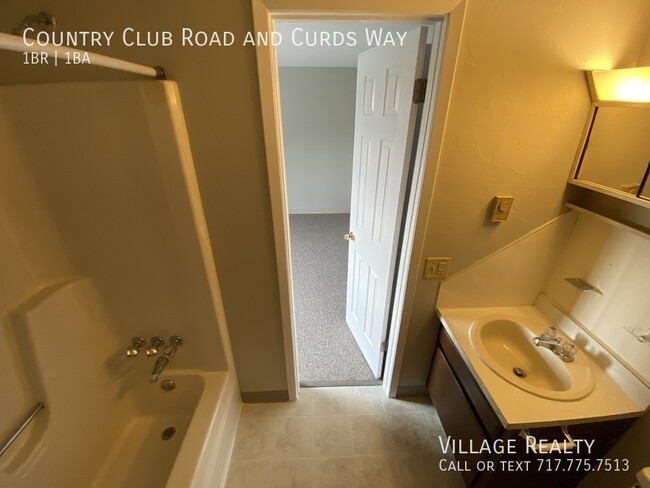 Building Photo - 681 Country Club Rd