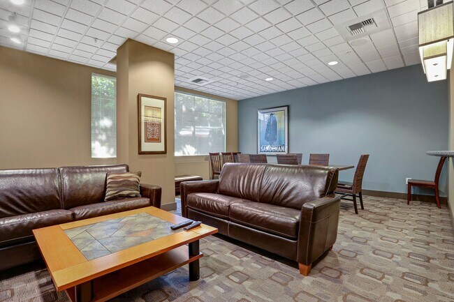 Building Photo - Views of Lake Union Gorgeous 2 bedroom with 2 decks