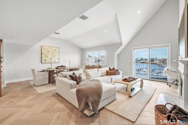 Building Photo - 43 Harbor Dr