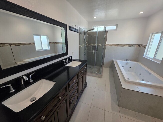 Building Photo - 12947 Arabella Pl
