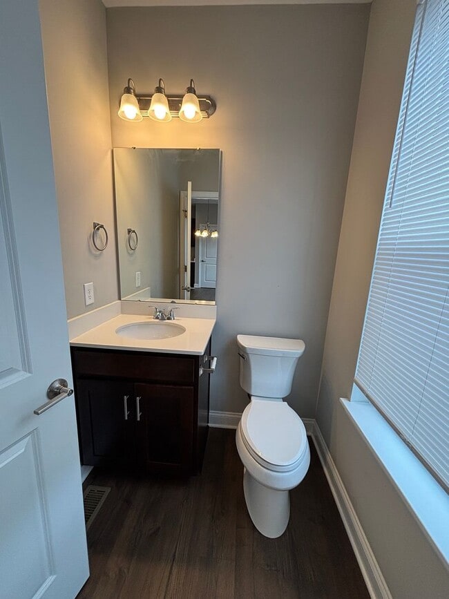 Building Photo - Beautiful Townhome in Cannosburg!