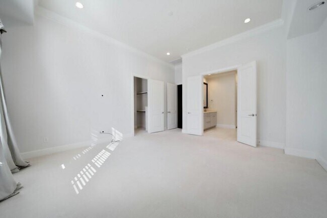 Building Photo - 3913 Gramercy St