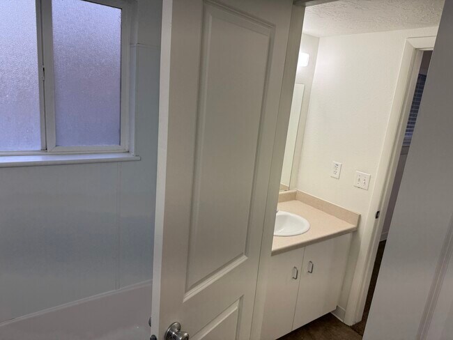 Building Photo - Magnussen Apartments