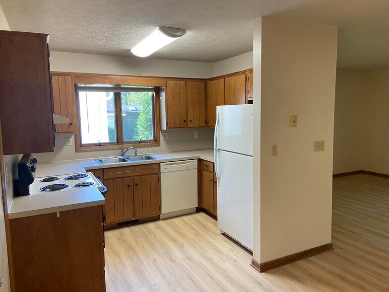 Building Photo - 2812 Eastwood Dr