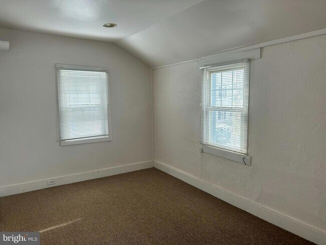 Building Photo - 2 Titus Ave