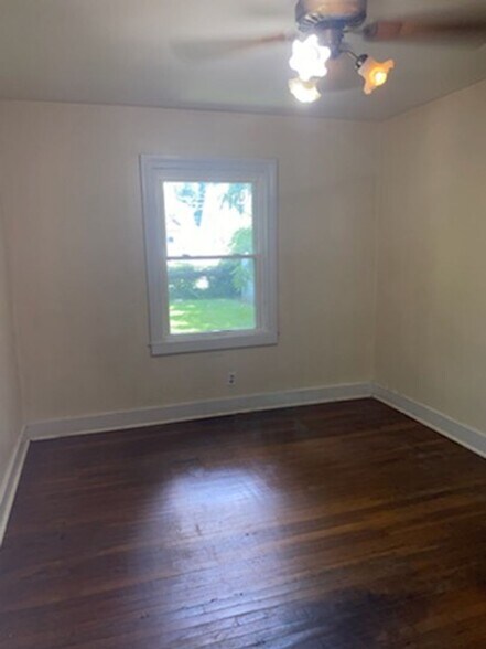 Building Photo - 2119 Ratcliffe Ave