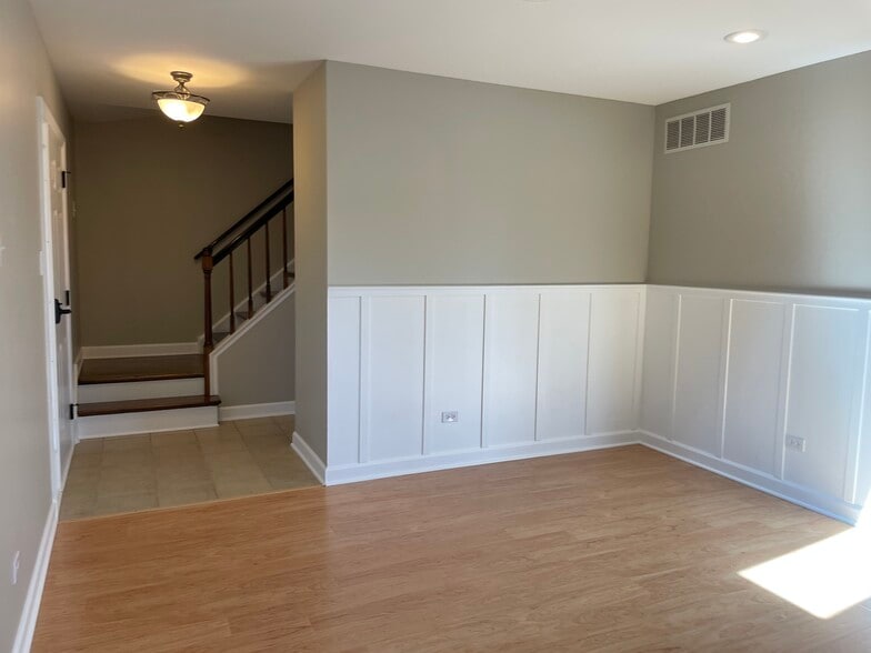 Living room (1st floor) - 16414 Brementowne Rd