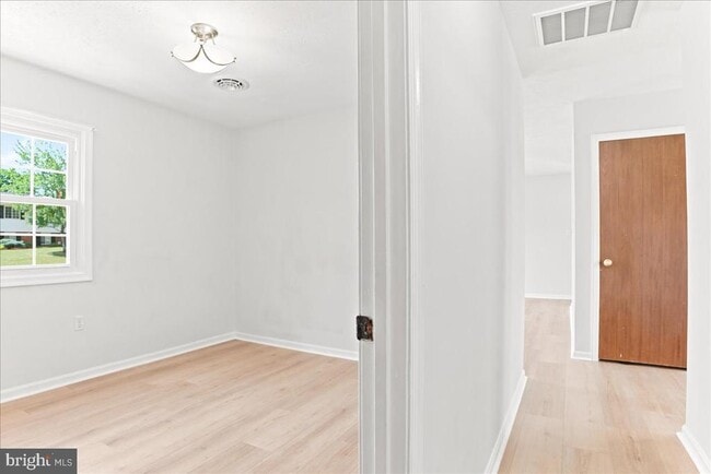 Building Photo - 102 Linwood Ct