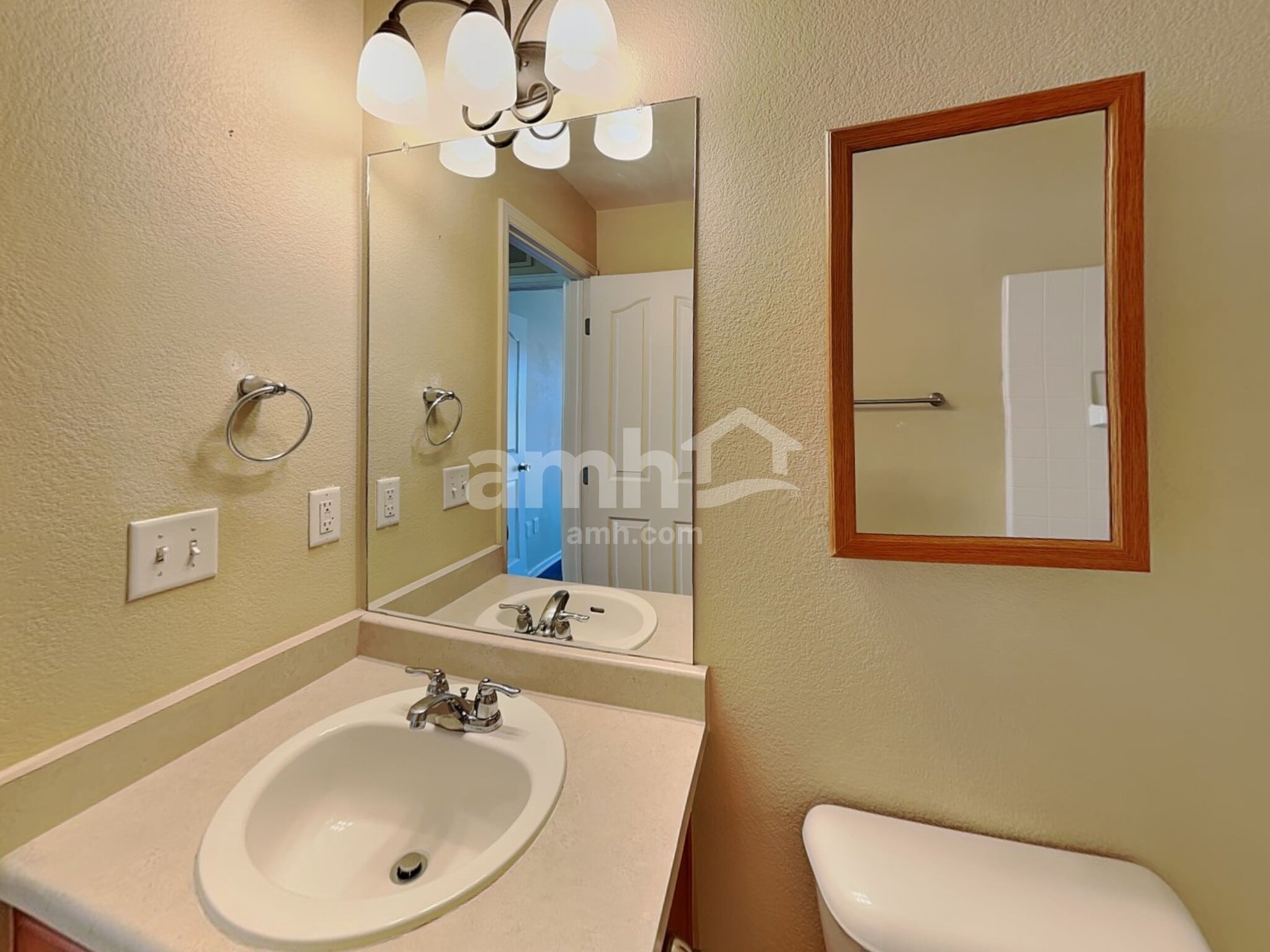 Building Photo - 2630 Coach House Loop