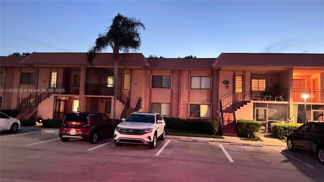 Building Photo - 227 Lakeview Dr